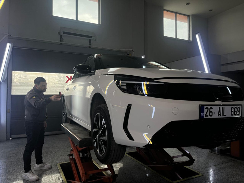 Sıfır kilometre aldığı arabada montaj hatası çıktı! Vidalı bütün parçalar hatalı! - Resim: 4