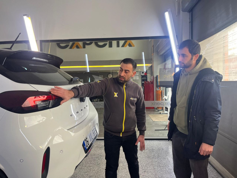 Sıfır kilometre aldığı arabada montaj hatası çıktı! Vidalı bütün parçalar hatalı! - Resim: 3