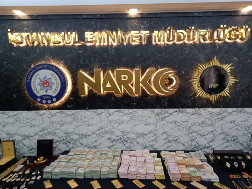 "Türk Escobar"ın çetesine darbe! 20 milyar liralık mal varlığına el konuldu, ele geçirilenler emniyette sergilendi - Resim: 4