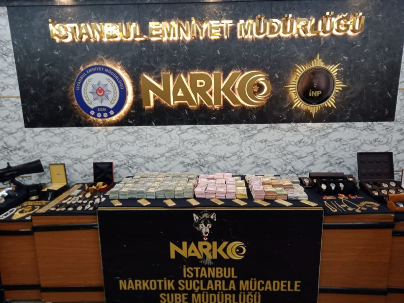 "Türk Escobar"ın çetesine darbe! 20 milyar liralık mal varlığına el konuldu, ele geçirilenler emniyette sergilendi - Resim: 3