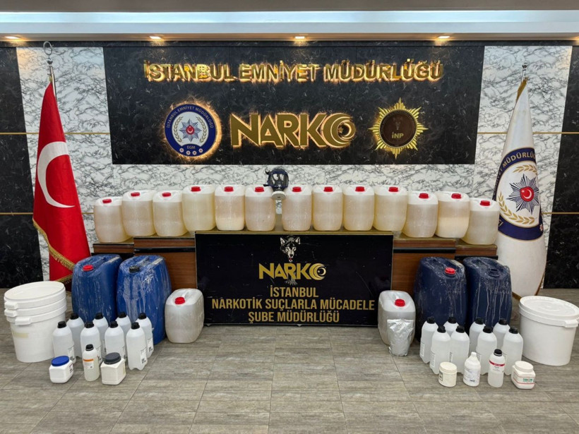 "Türk Escobar"ın çetesine darbe! 20 milyar liralık mal varlığına el konuldu, ele geçirilenler emniyette sergilendi - Resim: 2