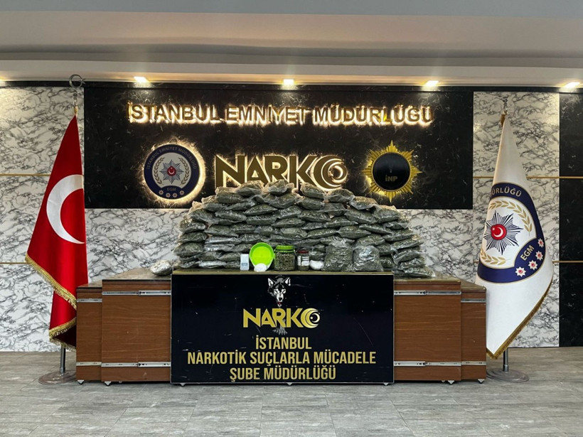 "Türk Escobar"ın çetesine darbe! 20 milyar liralık mal varlığına el konuldu, ele geçirilenler emniyette sergilendi - Resim: 1