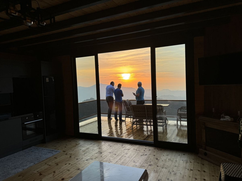 12 metrelik demir direğin üzerinde 70 metrekarelik iki katlı ev! Gören gözlerine inanamıyor - Resim: 2