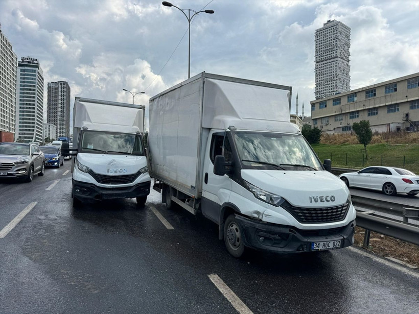 Esenyurt'ta zincirleme trafik kazası! 15 araç birbirine girdi - Resim: 4