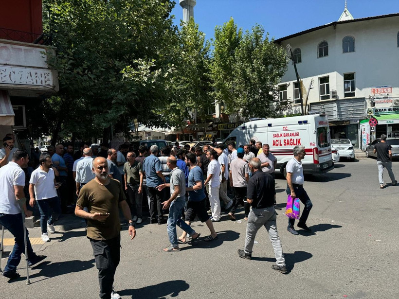 Bingöl'den gelen haber korkunç! Madde bağımlısı, önüne geleni bıçakladı: Ölü ve yaralılar var - Resim: 1