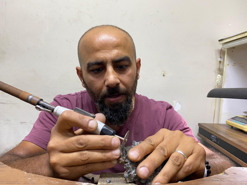 Arazide bulduğu meteor taşından eşine tektaş yüzük yaptırdı - Resim: 3