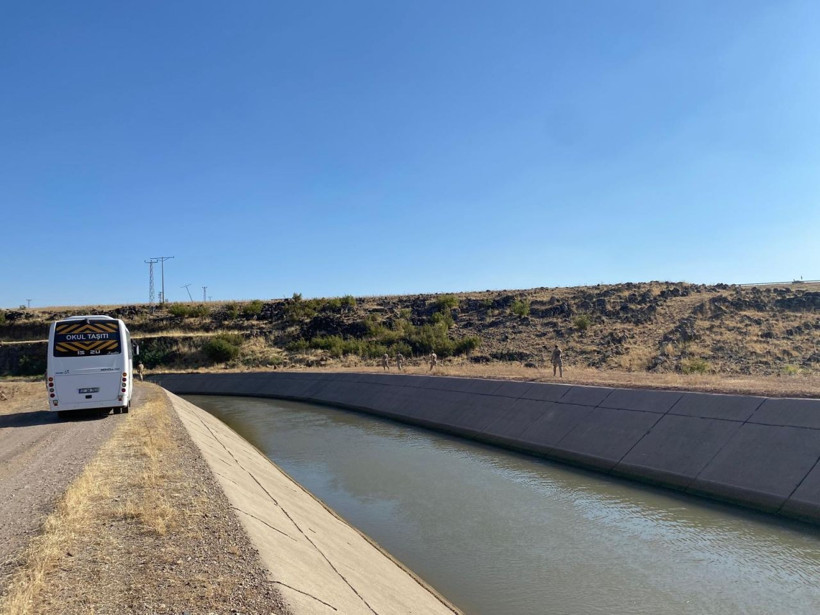 8 yaşındaki Narin kaçırıldı mı? Köy girişinde terlik bulundu, ailesi kahroldu - Resim: 4