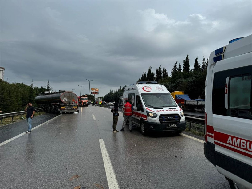 Anadolu Otoyolu'nda zincirleme kaza! Yol ulaşıma kapandı, 3 tanker 2 tır 1 otomobil... - Resim: 3