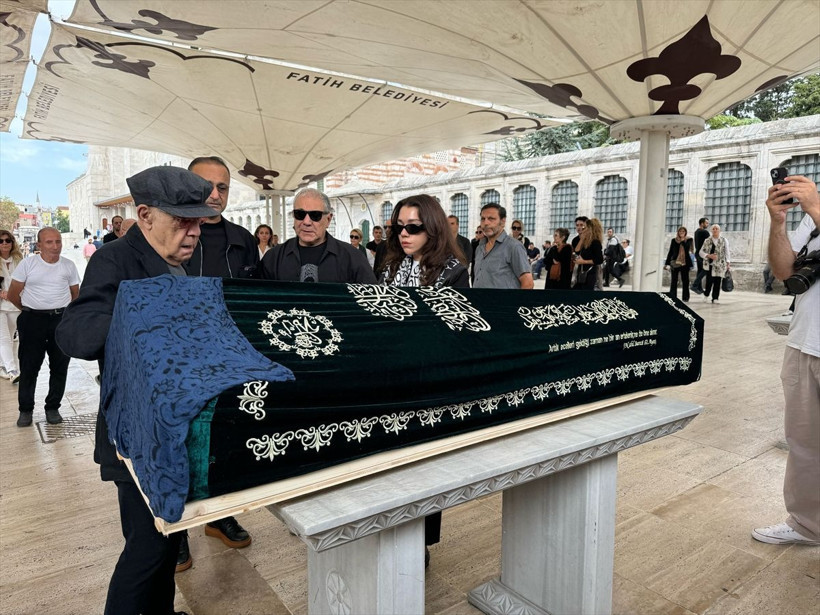 Mazhar Alanson'un kızı Eda Alanson son yolculuğuna uğurlandı - Resim: 1