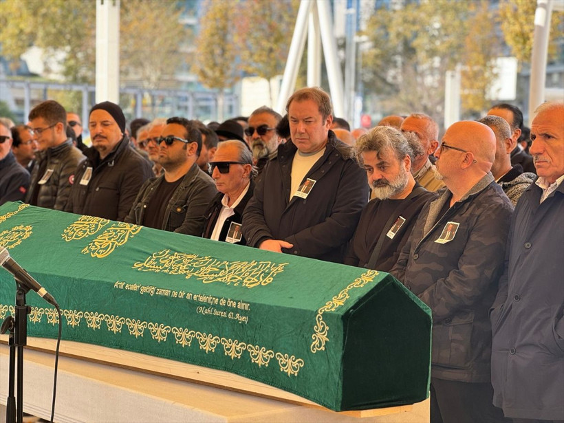 Oyuncu Vural Çelik son yolculuğuna uğurlandı - Resim: 1