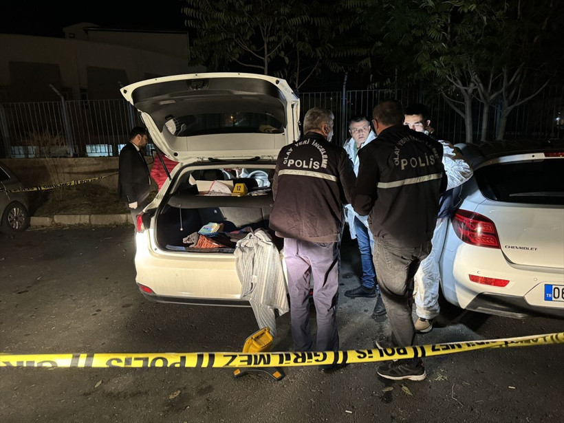 Eski eş dehşeti! Genç kadına otomobilin içinde kurşun yağdırdı - Resim: 1