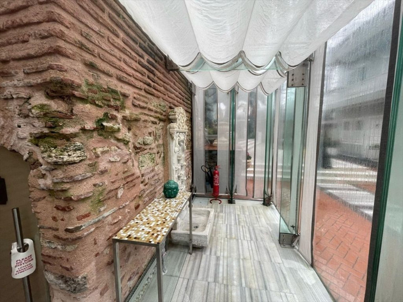 Ayasofya yanında skandal: Tarihi sarnıçtaki spa merkezi mühürlendi - Resim: 1