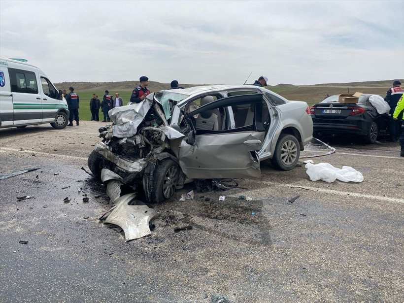 Bayram öncesi feci kaza! Ankara'da iki otomobil çarpıştı, 6 kişi hayatını kaybetti - Resim: 2