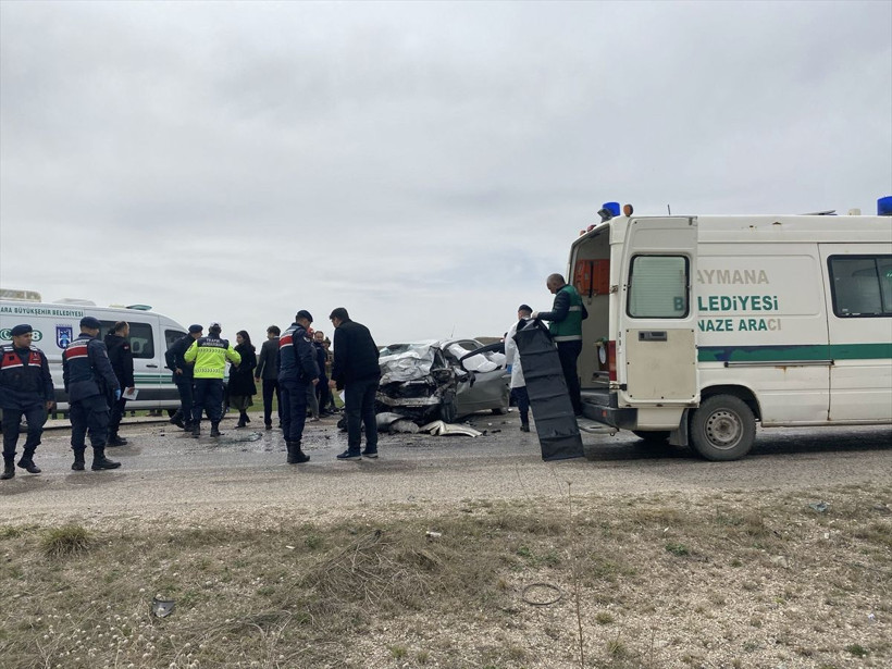 Bayram öncesi feci kaza! Ankara'da iki otomobil çarpıştı, 6 kişi hayatını kaybetti - Resim: 3
