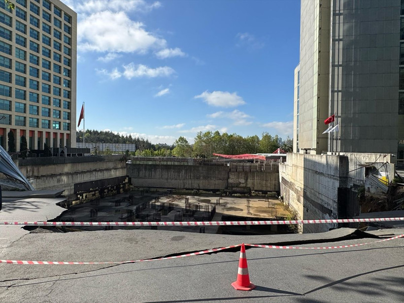 Maslak'ta yol çöktü! Eski Büyükdere Caddesi trafiğe kapatıldı - Resim: 3