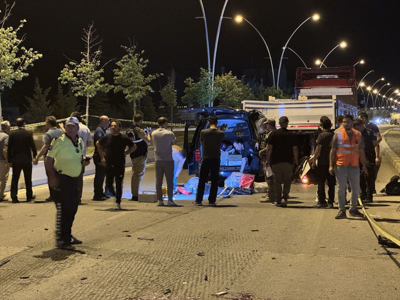 Çankırı'da özel harekat kursiyerlerini taşıyan araç TIR'a çarptı! Ölü ve yaralılar var - Resim: 1