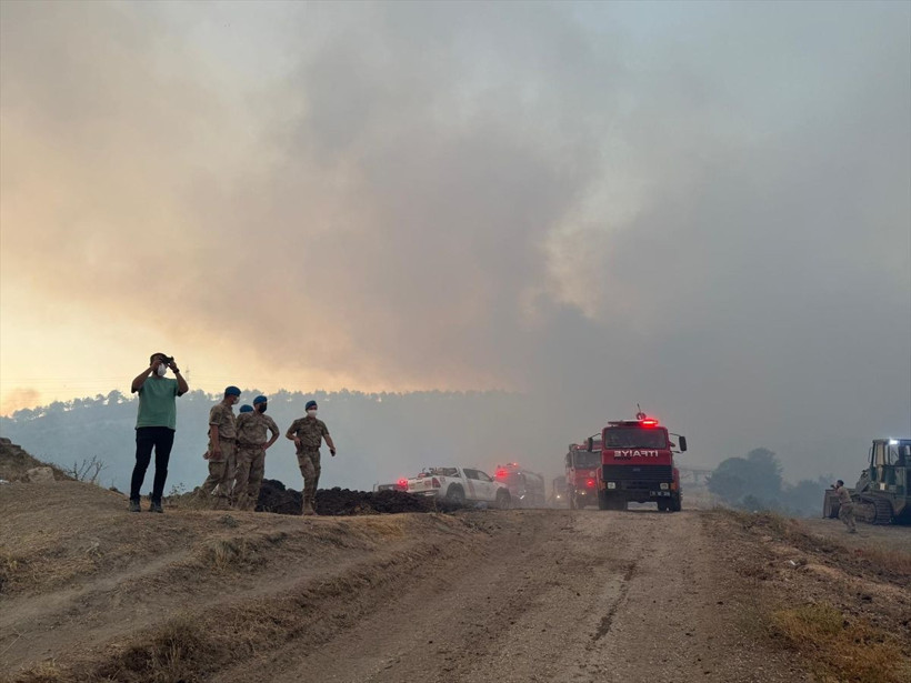 Sakarya-Bilecik sınırındaki yangın büyüyor: Köyler tahliye edildi - Resim: 2