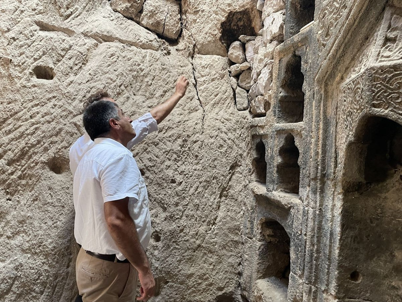 Nevşehir'de odunlukta temizlik yapılırken farkedildi 600 yıllık tarih keşfi - Resim: 2