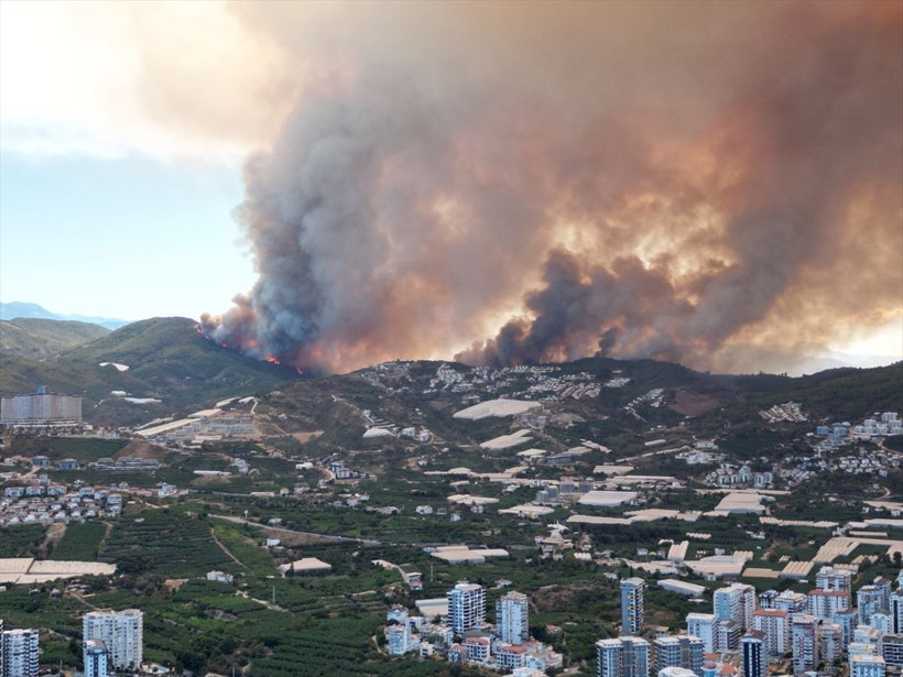 Alanya'da orman yangını büyüyor villalar, seralar evler tahliyeler başladı - Resim: 4