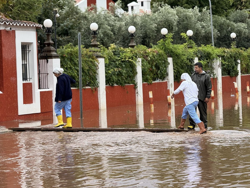 Muğla'da sağanak yağmur hiç durmuyor! Mezarlıklar bile su altında kaldı - Resim: 4
