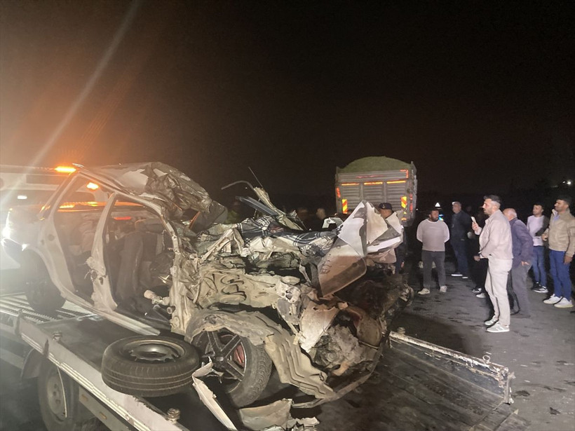 Otomobil kağıt gibi ezildi! Feci kazada bir aile yok oldu - Resim: 3