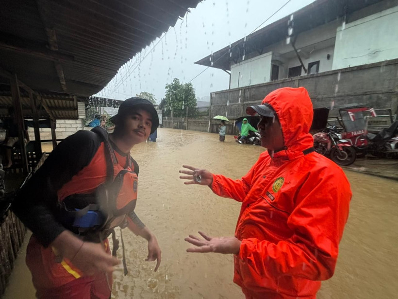 Endonezya'da sel faciası! 10 kişi hayatını kaybetti... - Resim: 2