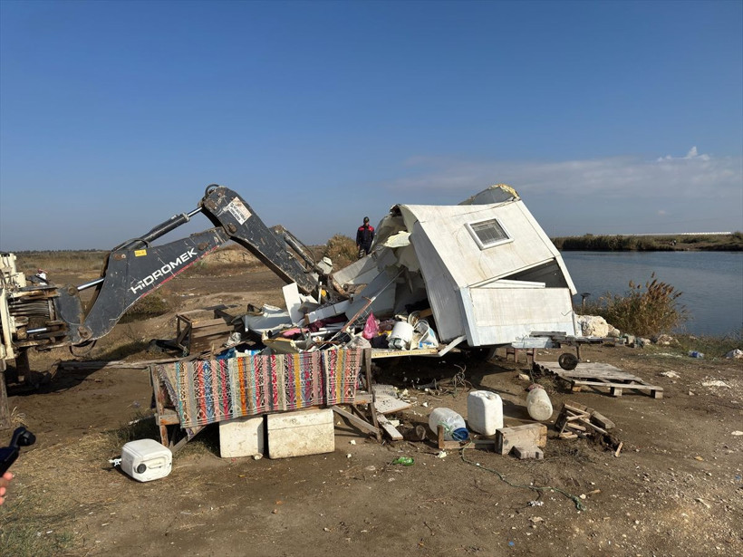 Adana Karataş'ta yıkım kararı çıkmıştı! Kaçak yapılar yıkılıyor - Resim: 3