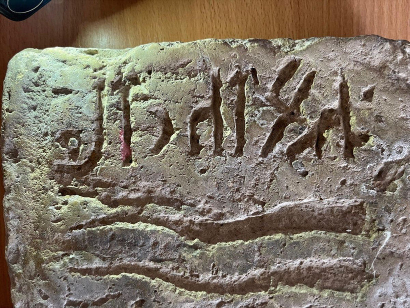 Kazakistan'daki bir müzede yer alan buluntunun Oğuzlar'a ait yazıt olduğu belirlendi - Resim: 3