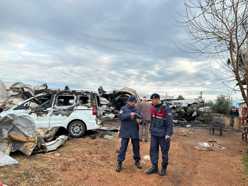Antalya'da bir konteynerde çıkan yangında 5'i çocuk 6 kişi öldü - Resim: 4