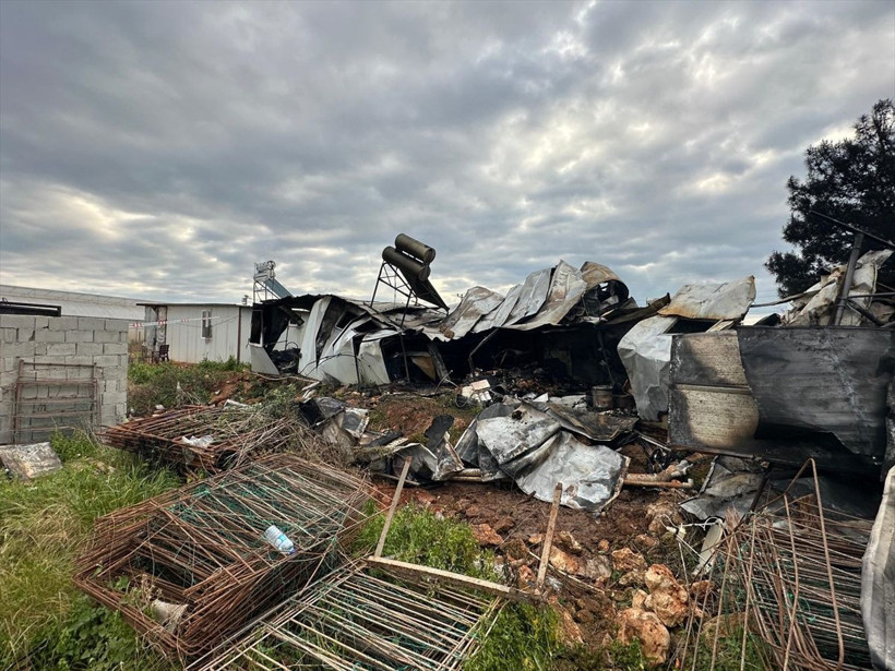 Antalya'da bir konteynerde &ccedil;ıkan yangında 5'i &ccedil;ocuk 6 kişi &ouml;ld&uuml; - Resim: 5