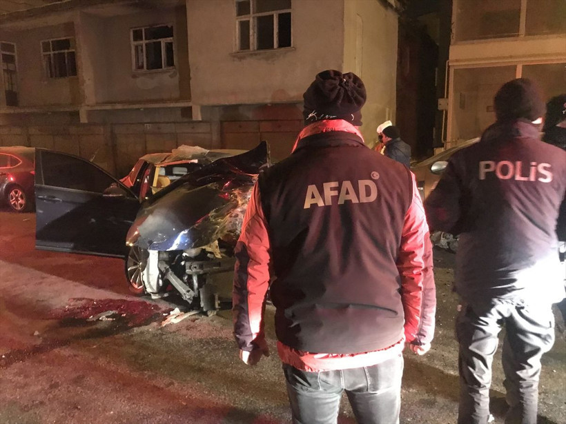 Kars'ta bahçe duvarına çarpan otomobildeki 4 kişi öldü, 1 çocuk ağır yaralandı - Resim: 8