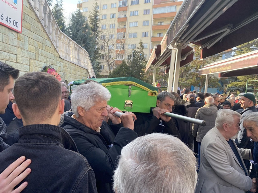 Oyuncu Burcu Özberk'in acı günü! Dedesini kaybetti... - Resim: 6