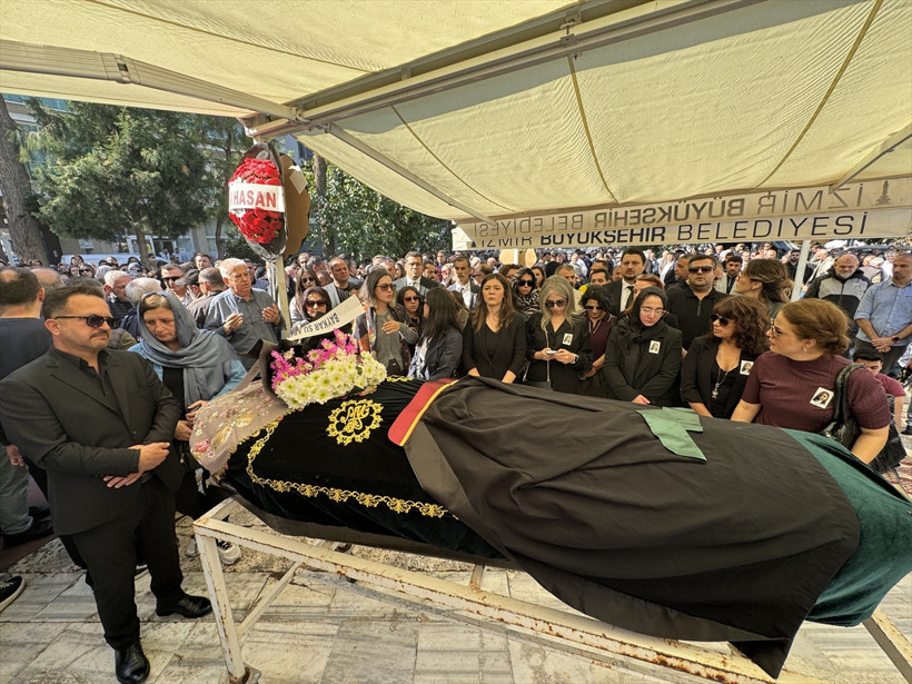 İzmir'i sarsan olay! Avukat Özge Penbegül'e cübbeli veda: Cenazede gözyaşları sel oldu - Resim: 7