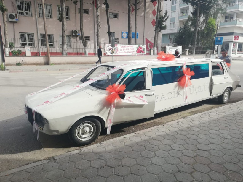 Osmaniyeli gencin olay gelin arabası! Eski model otomobili limuzin yaptı - Resim: 1