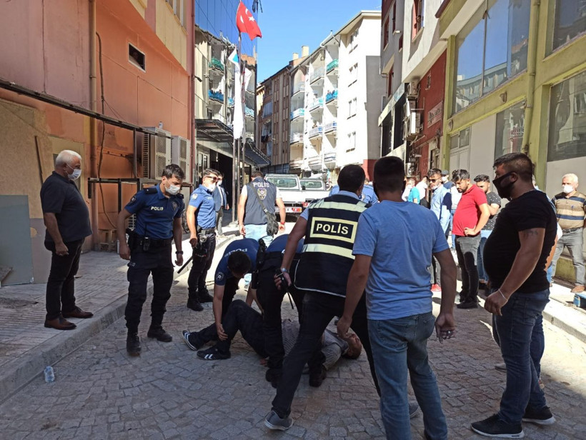 Çorum'da bankta oturan kızlara cinsel organını gösterdi! 'Öldürün beni' dedi - Resim: 1