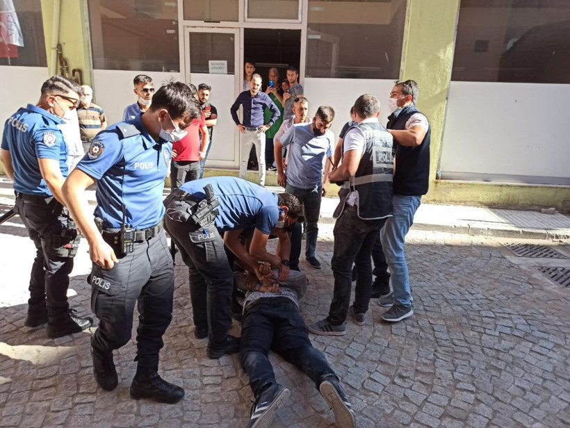 Çorum'da bankta oturan kızlara cinsel organını gösterdi! 'Öldürün beni' dedi - Resim: 4