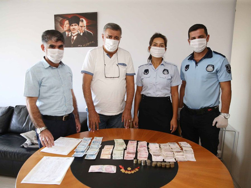 İzmir'de bir dilencinin üzerinden çıkan altınlar ve nakit para pes dedirtti - Resim: 2