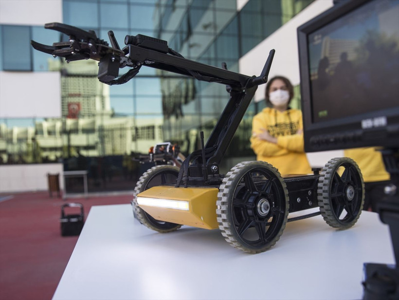 Lise öğrencilerinin bomba imha robotu 'Naim' tanıtıldı - Resim: 1