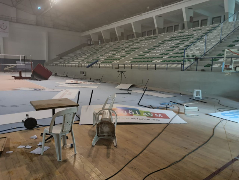 Bursa'da yaşandı! Spor salonuna camdan girdi içeriyi talan etti - Resim: 1