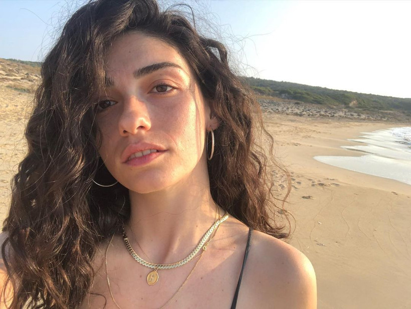 18 yaş büyük aşkını ifşa etti! Hazar Ergüçlü Onur Ünlü paylaşımıyla takipçilerini şaşırttı - Resim: 1