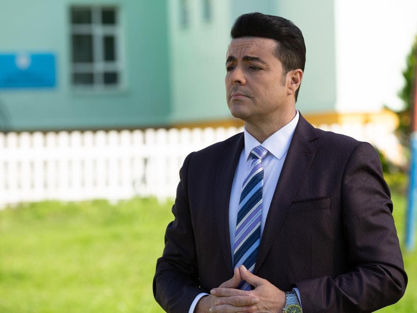 Burak Kut 'tabut gibi taşıdım' deyip itiraf etti: Duştan bornozla çıkınca anne ve kız eve girip... - Resim: 2