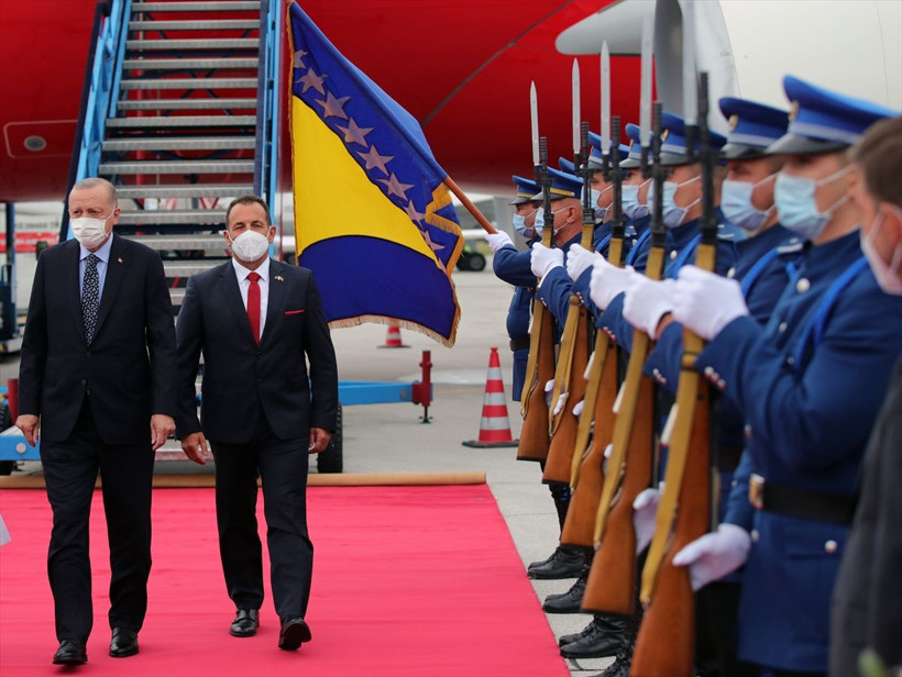 Cumhurbaşkanı Erdoğan Bosna Hersek'te İlk olarak Aliya İzzetbegoviç’in kabrini ziyaret etti - Resim: 3