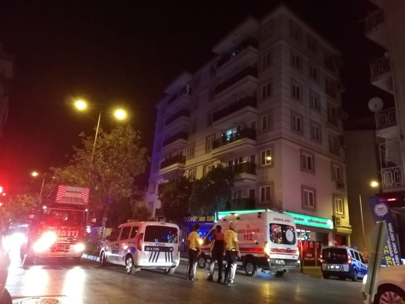  Nişanlısıyla tartışınca intihara kalkıştı! Komşuları balkondan sarkıp izledi - Resim: 1