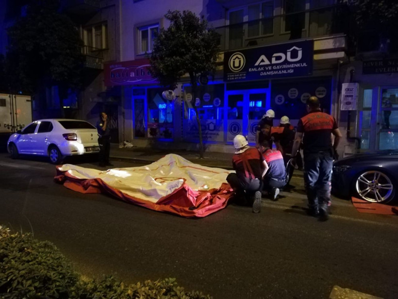  Nişanlısıyla tartışınca intihara kalkıştı! Komşuları balkondan sarkıp izledi - Resim: 3