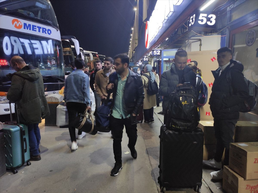 Biletler tükendi otobüsler doldu! 15 Temmuz Demokrasi Otogarı'nda bayram hareketliliği - Resim: 2