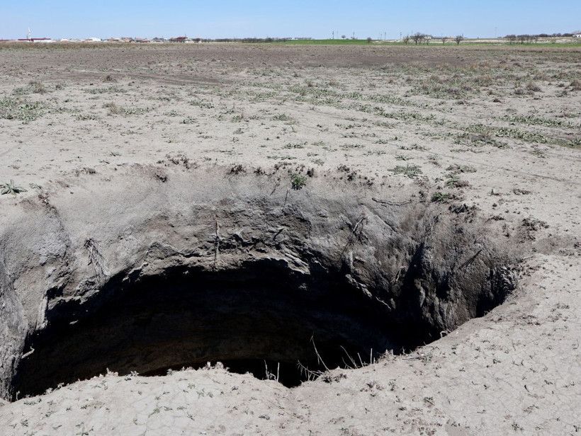 Konya'da görülen obruk başka şehre sıçradı! Mantar toplamaya giden gençler buldu - Resim: 1