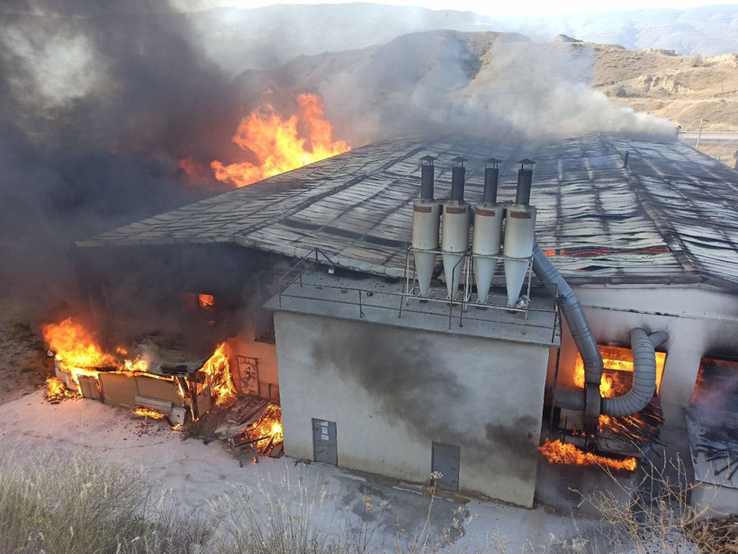 Kastamonu'da büyük panik! Fabrika alev alev yanıyor - Resim: 1