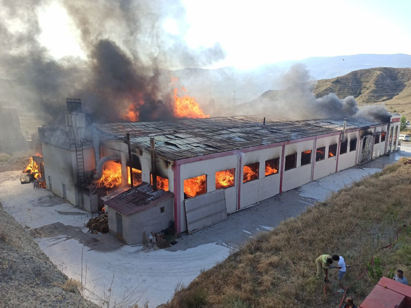 Kastamonu'da büyük panik! Fabrika alev alev yanıyor - Resim: 3