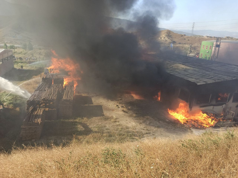 Kastamonu'da büyük panik! Fabrika alev alev yanıyor - Resim: 4