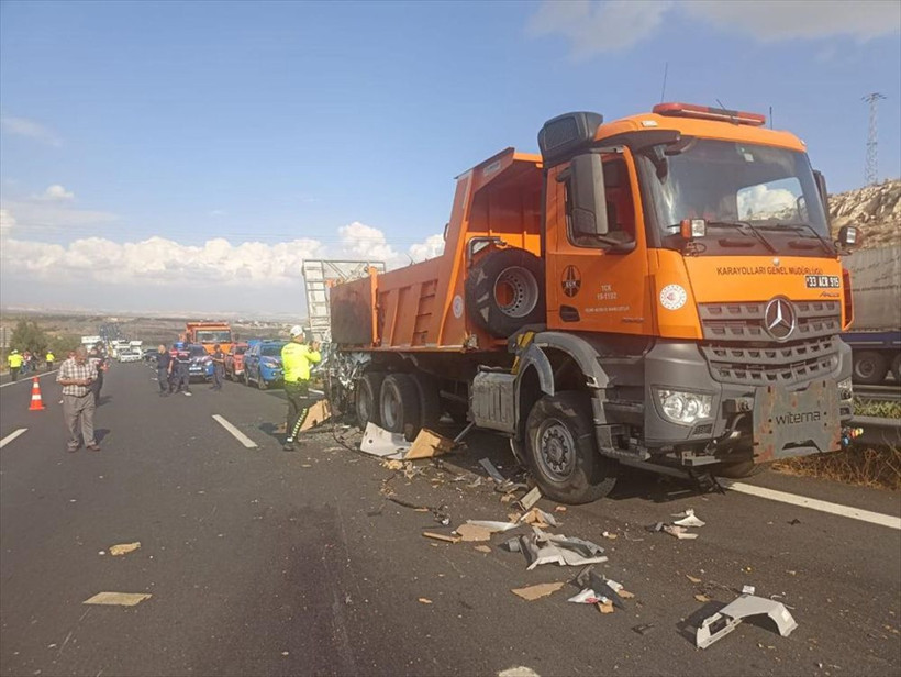 TAG Otoyolu'nda feci kaza! 5 kişi hayatını kaybetti yol ulaşıma kapatıldı - Resim: 2